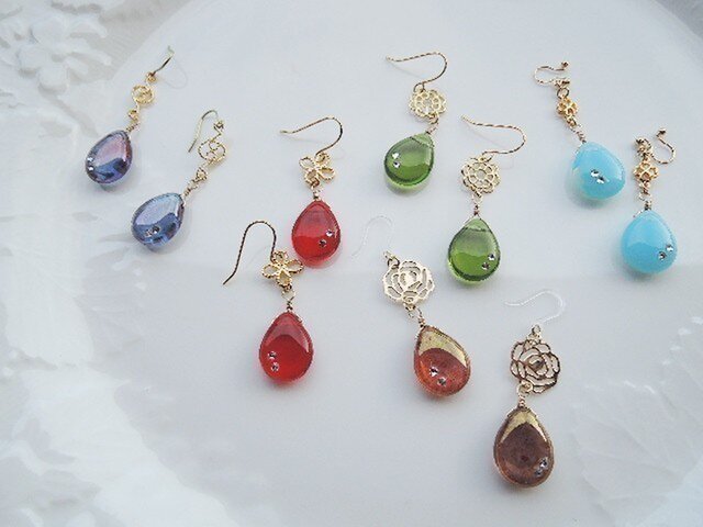 ☆再入荷 材質変更 チェコガラス&モチーフフックピアス(306)の画像1枚目