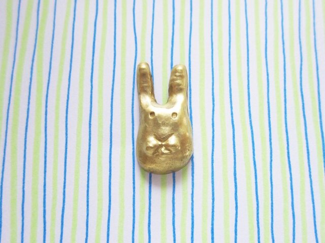 うさぎのピンブローチの画像1枚目