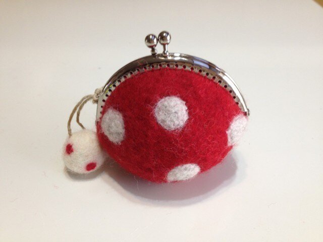 羊毛フェルトがま口 | iichi 日々の暮らしを心地よくするハンドメイド