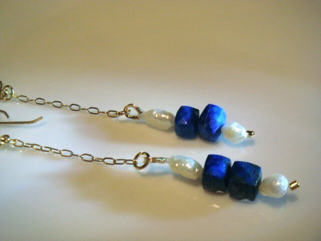 Sodalite & water pearl pierceの画像1枚目