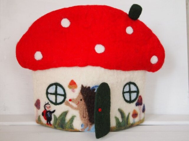 TEA COZY きのこのお家-ハリネズミとてんとう虫の画像1枚目