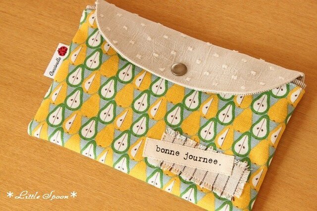 *送料無料*cute pear フラップつきポーチの画像1枚目