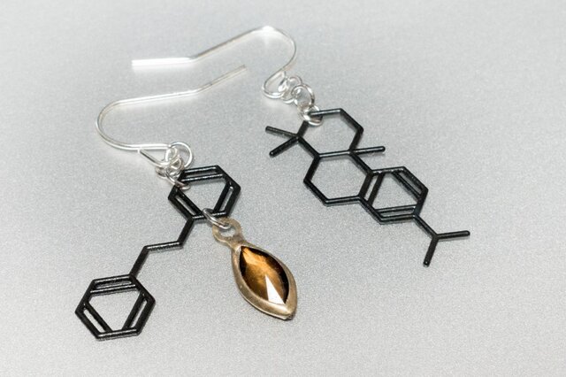 琥珀の分子ピアス:Cセットの画像1枚目