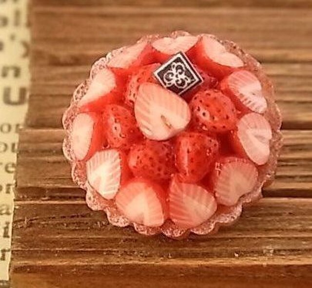 ストロベリータルトのブローチの画像1枚目
