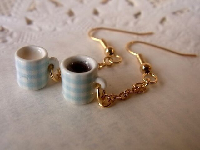 ミルク&コーヒーマグのピアスの画像1枚目