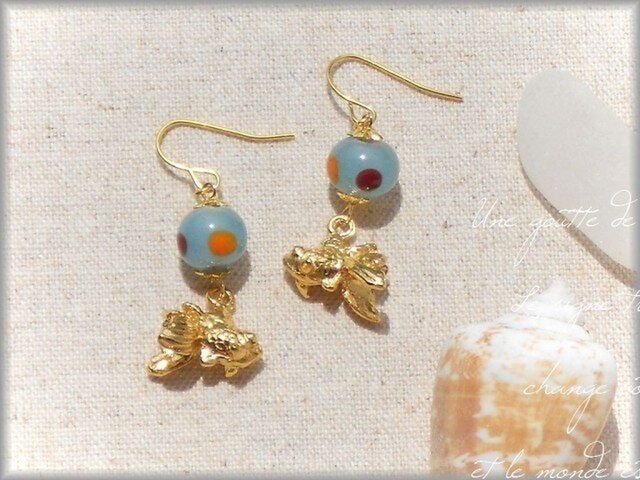 *。・≪青系≫・。 和テイスト*トンボ玉風ビーズと金魚ピアス*・。.・の画像1枚目