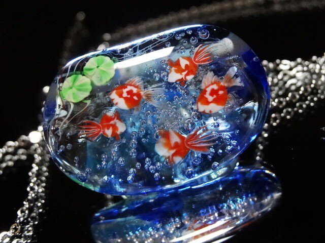 金魚のとんぼ玉 ガラスペンダントの画像1枚目