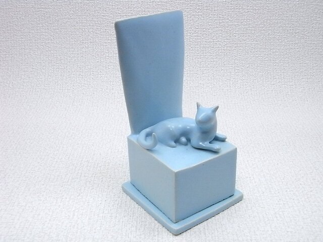 椅子に座るネコーAの画像1枚目