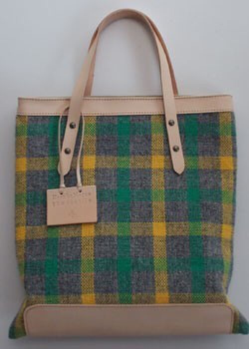 手織りWOOLのチェックバッグの画像1枚目