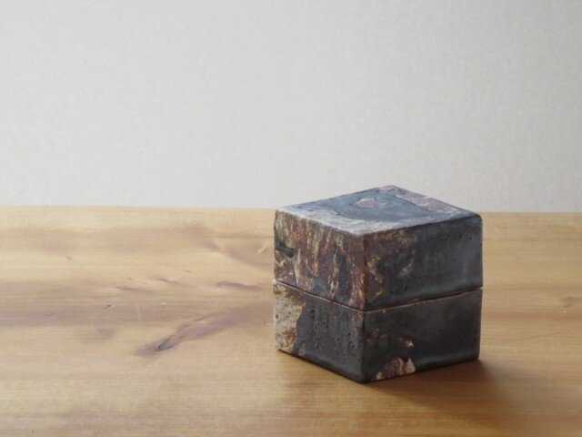 伊豆土の地球儀のハコ(cube)の画像1枚目