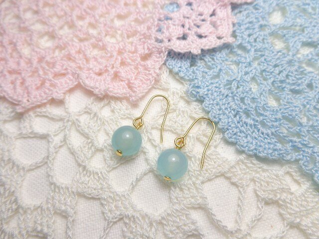 シーブルーカルセドニーのピアス(ゴールドカラー)の画像1枚目