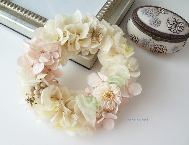 ミニダリアと紫陽花のリース*white*の画像1枚目