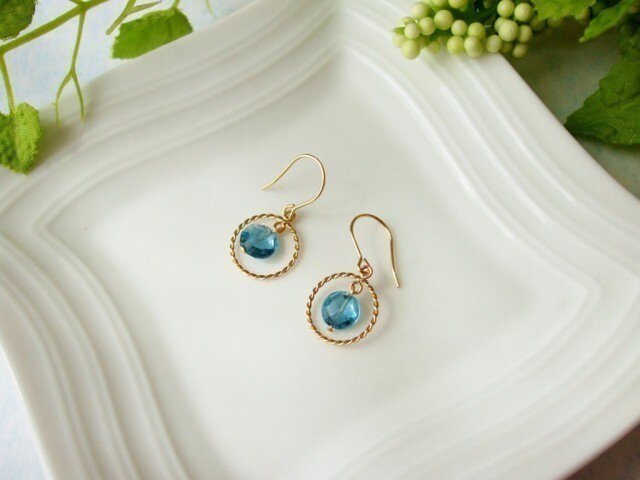 *blue-eye*ロンドンブルートパーズのピアスの画像1枚目