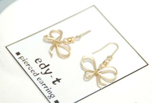 【ご予約品】edy-t■マットゴールドリボンピアス☆の画像1枚目