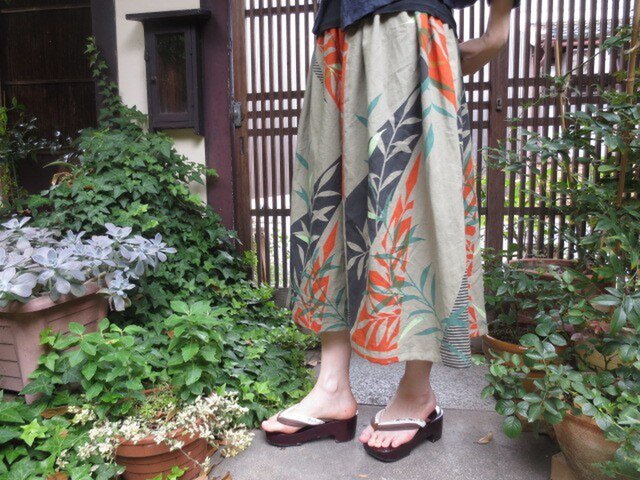 夏最終☆コシノジュンコデザイン浴衣地でおしゃれスカート77㎝丈 iichi 日々の暮らしを心地よくするハンドメイドやアンティークのマーケットプレイス
