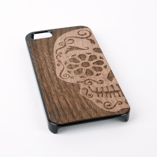 木彫りのスマホカバー 花柄ドクロ(iPhone SE 専用)Walnut Smart Phone Coverの画像1枚目