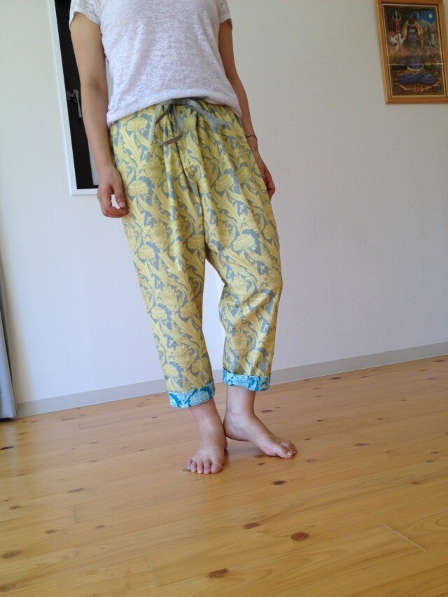 サルエルパンツ Beach yellowの画像1枚目