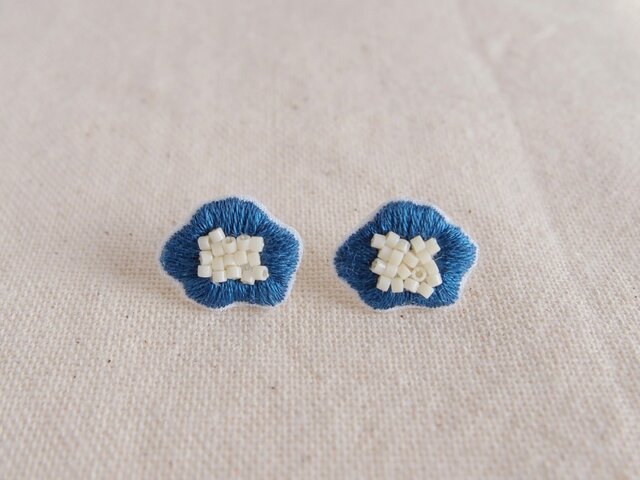 <受注制作>flower earring / blueの画像1枚目