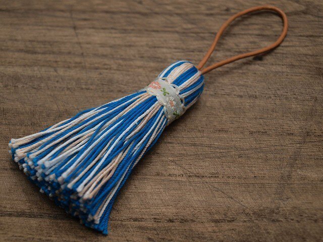 ✤北欧タッセル✤ 【ベビーチロリアン】小花柄 バッグチャーム キーホルダー オーナメント ブルーの画像1枚目