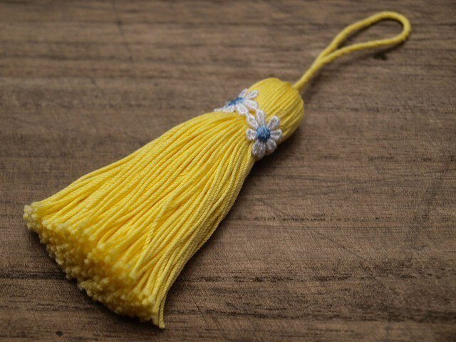 【再販】❁お花タッセル❁ 【マーガレット】バッグチャーム オーナメント キーホルダー 黄色の画像1枚目