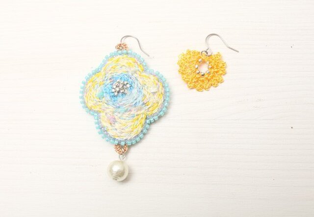 ハナピアス yellowの画像1枚目