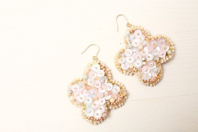 ガーデンピアス snow pinkの画像1枚目