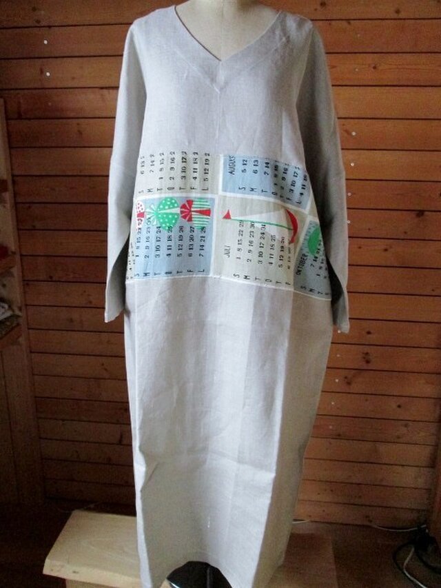 カレンダータペストリーのワンピースの画像1枚目