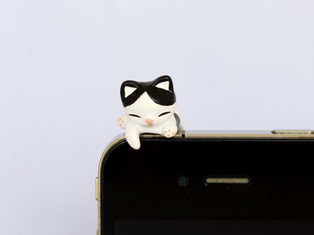 のっかりにゃんこイヤホンジャック 【ハチ】 | iichi 日々の暮らしを