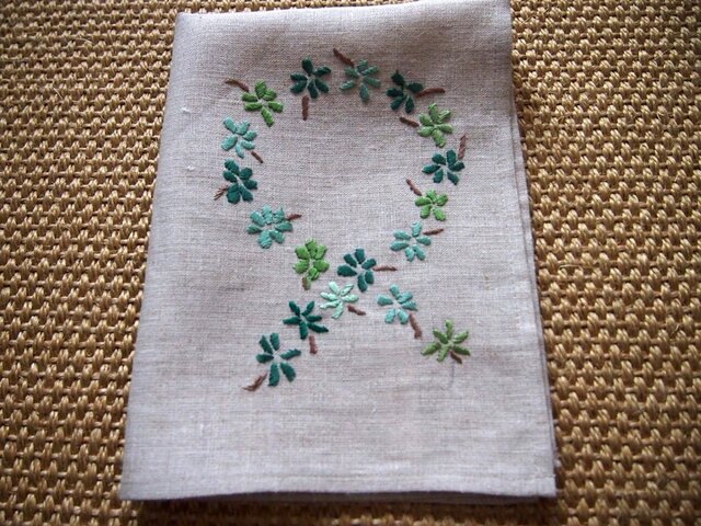 緑色の小花デザイン 刺繍のリネン・クロスの画像1枚目