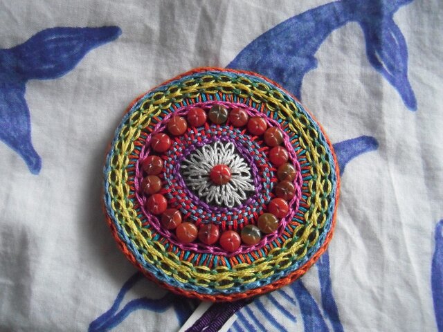 刺繍髪飾り(赤輪)の画像1枚目
