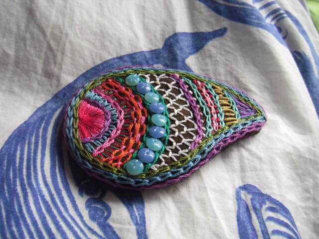 刺繍髪飾り(白鱗)の画像1枚目