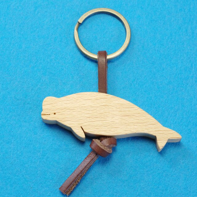 シロイルカ　木のキーリング