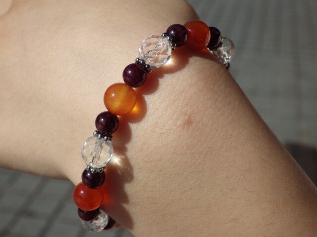 水晶とオレンジガーネット！ズズーンとくる！綺麗！ 水晶とオレンジガーネット！ズズーンとくる！綺麗！ 水晶とオレンジ