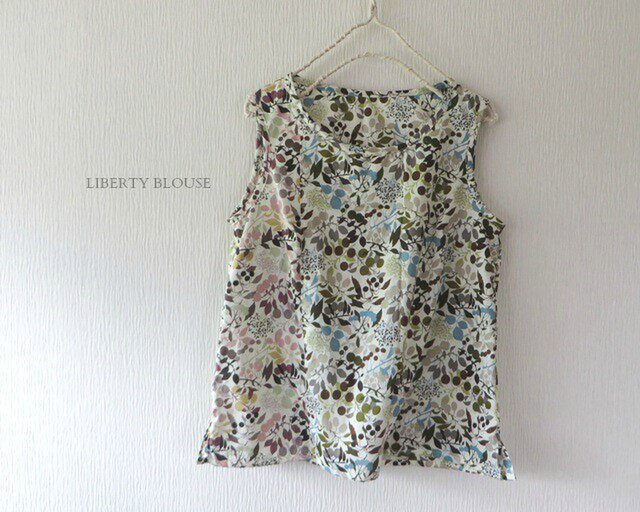 LIBERTYブラウスの画像1枚目