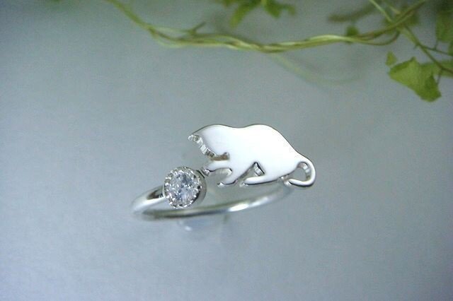 宝石とじゃれる猫 《SILVER925》の画像1枚目