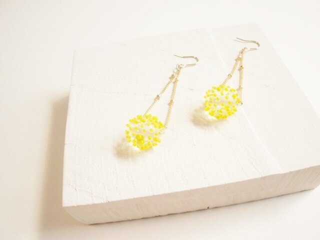 Hikari Tubu ピアス yellowの画像1枚目