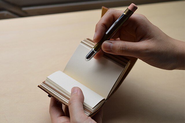 革装手製本の「年輪ノート」右・A8 | iichi 日々の暮らしを心地よく