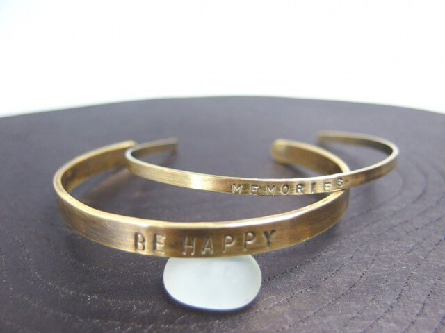 真鍮バングル 3ミリ幅 刻印 文字入れ | iichi 日々の暮らしを心地よく