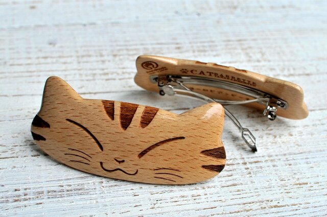 猫のバレッタ【ニコニコ】ヨーロピアンビーチ材の画像1枚目