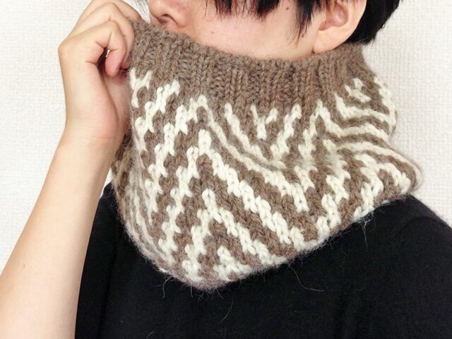 アルパカの幾何学模様ネックウォーマー Aの画像1枚目