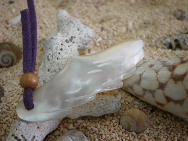 高瀬貝で作った白い羽根 ⑧ バフ研磨仕上げの画像1枚目