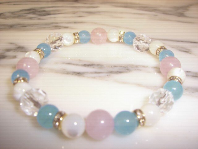 ローズクォーツ＋ブルーカルセドニ＋マザーオブパール＋水晶 ブレス