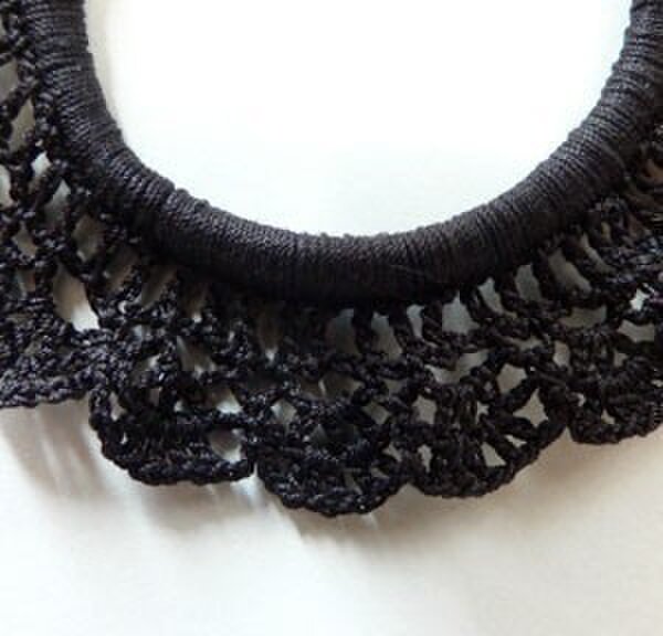 シンプルな黒いシュシュ Iichi ハンドメイド クラフト作品 手仕事品の通販