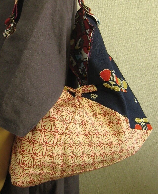 ショルダーバッグ+あずま袋+リバーシブル=古布&花&花札柄の画像1枚目