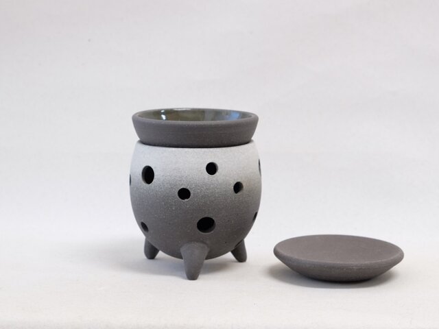 陶器製 アロマポット 黒 丸型 黒陶茶香炉またはアロマポット(丸) | iichi 日々の暮らしを