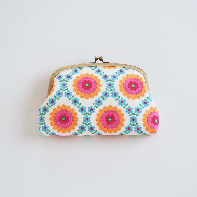 ■レトロポップな花柄のがまぐち通帳ケース/ブルー■