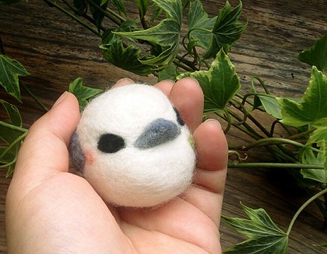 羊毛フェルト とりだるま シマエナガ | iichi 日々の暮らしを心地よく