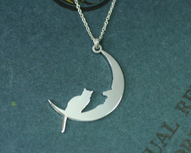 Cat and Moon 1 シルバーペンダント【受注制作】の画像1枚目