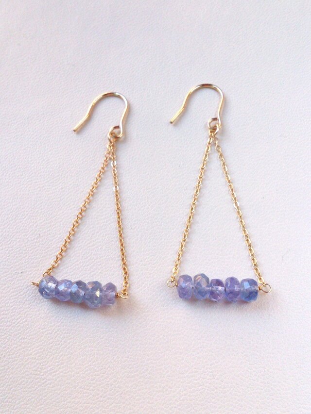 14KGFタンザナイトのピアス