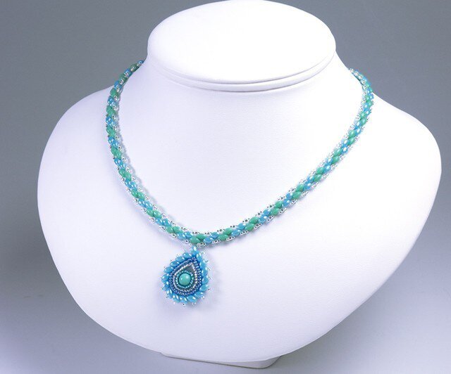 ティアドロップ型ペンダント付き縞模様のネックレス・ターコイズ